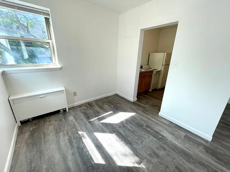 930 N Marshall St — Photo 4