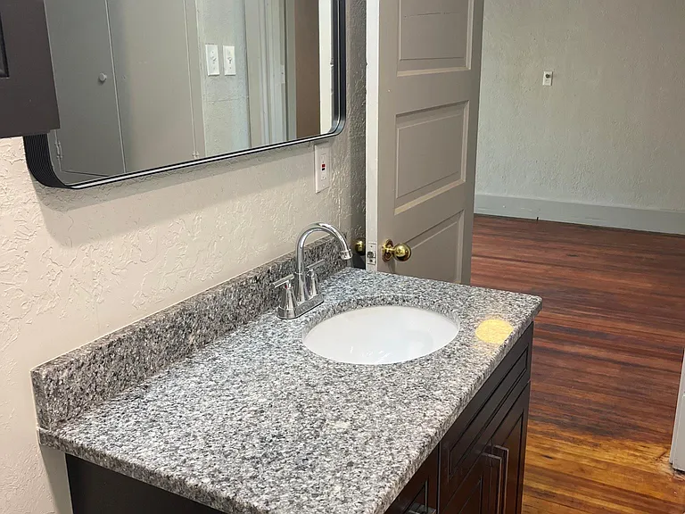 603 W Boyd St #UPSTAIRS — Photo 14