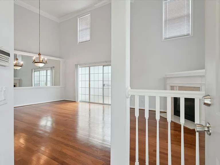 107 Post Oak Rd — Photo 3