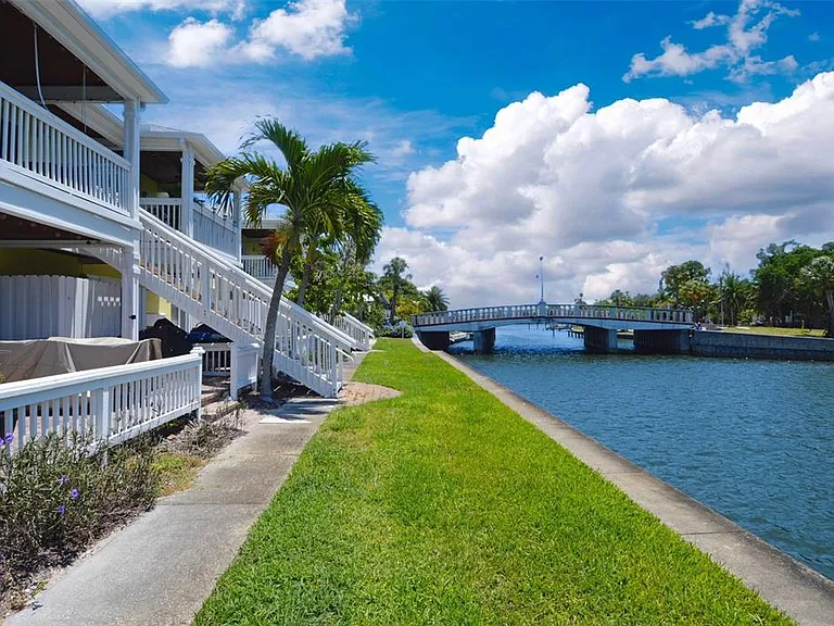 3889 Pompano Dr SE #C — Photo 41