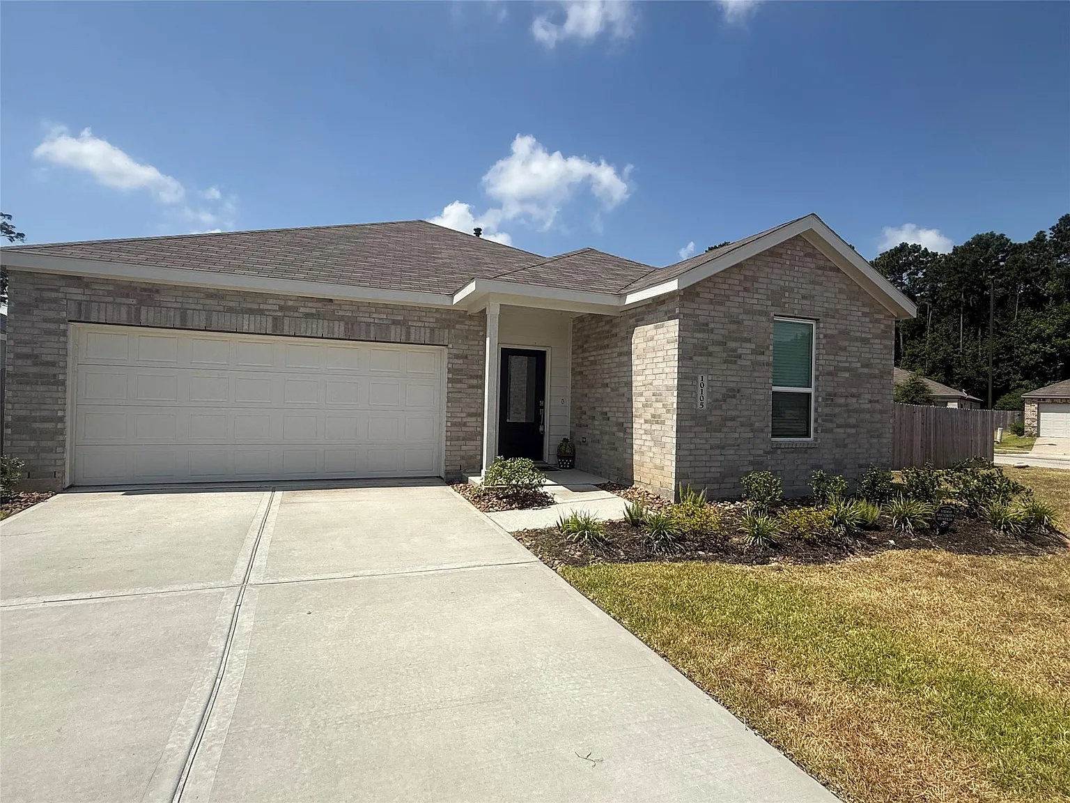 3 bed, 2.0 bath, 1904 sqft, $2,200 — Photo 1