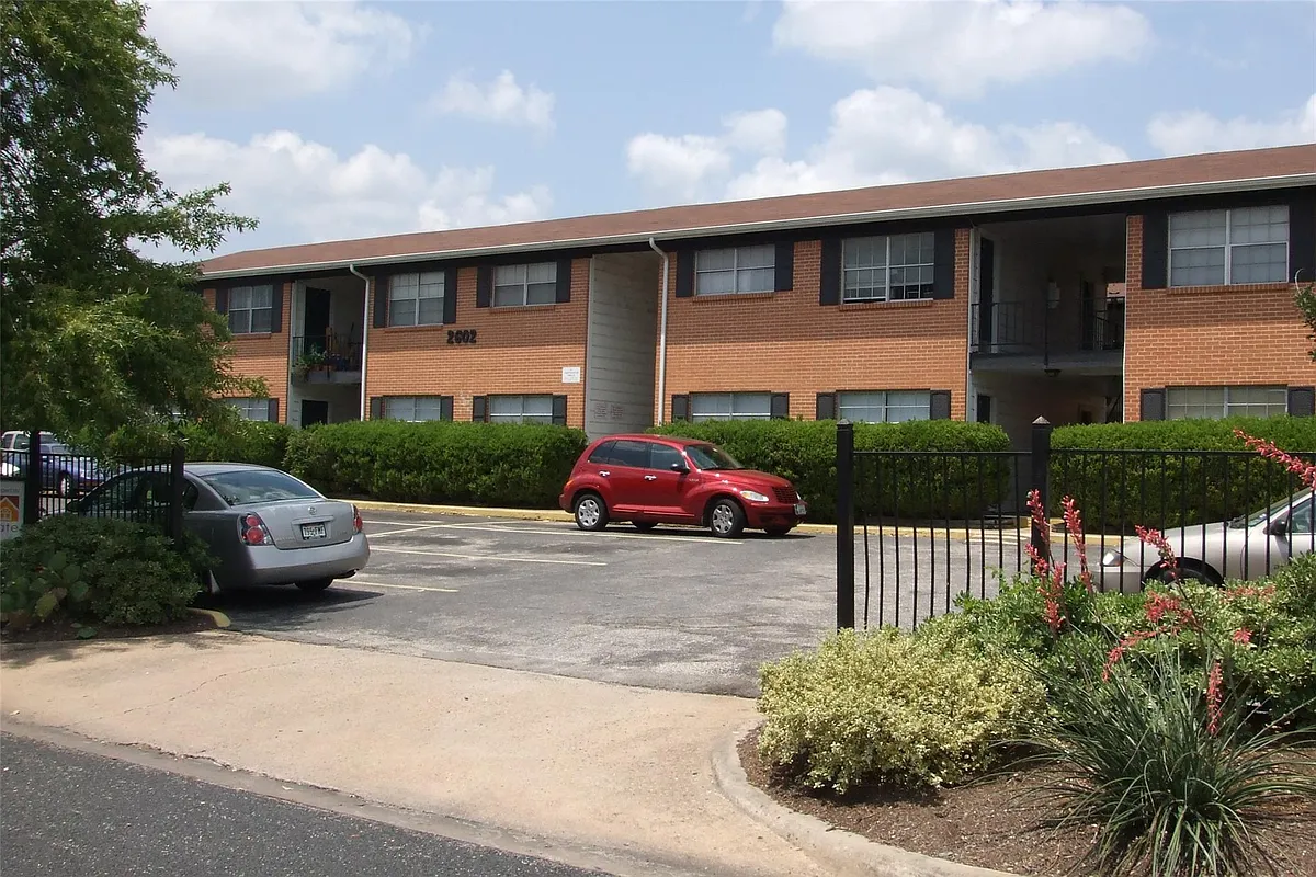 Building Photo - 2602 Penny Ln #101