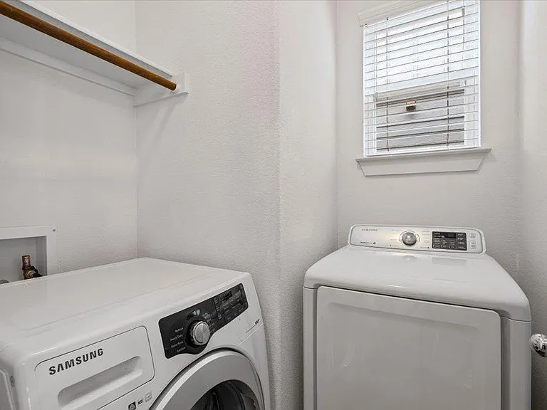 5915 Swayden Ln — Photo 9