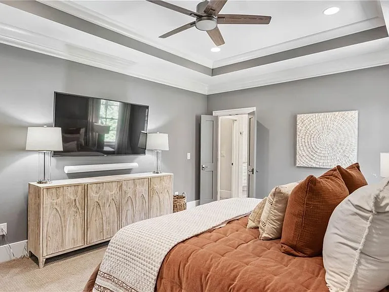 5265 Peachtree Dunwoody Rd — Photo 64