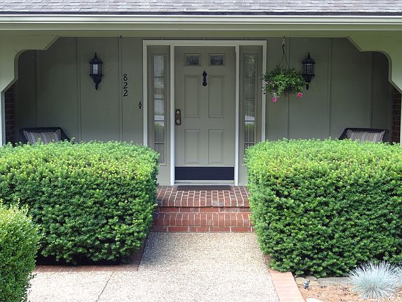 5th image of 822 N Summit Dr