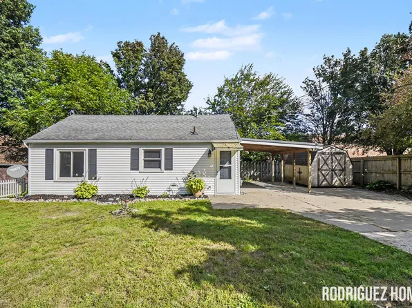 8242 Freeland Ave SW, Byron Center, MI 49315
