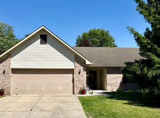 1059 Lake Dr E, Brownsburg, IN 46112