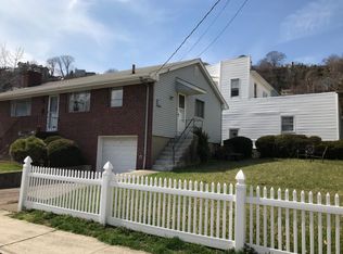 4 Edgewater Pl, Edgewater, NJ