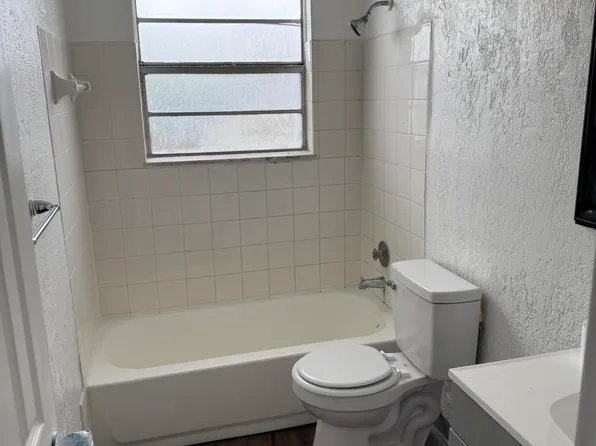 5713 Candlewood Street, Mangonia Park, FL 33407