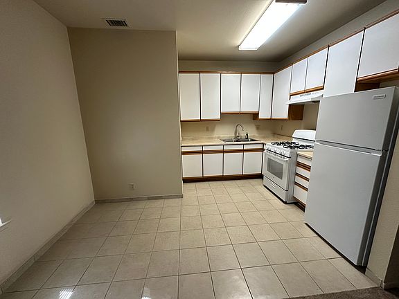4th image of 522 Laurel St