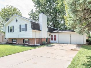 25 Wells Fargo Dr, Saint Peters, MO