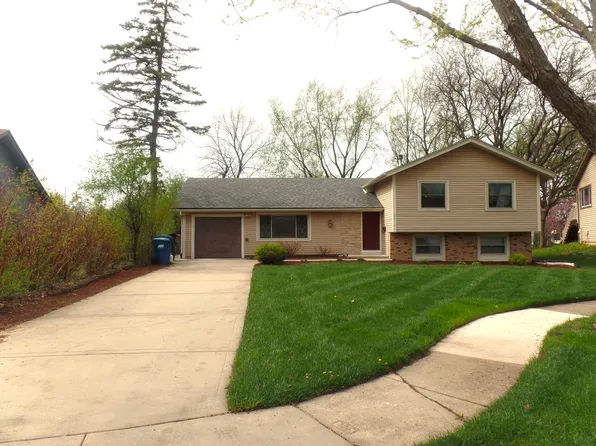 5910 N Bradley Ct, Hanover Park, IL 60133