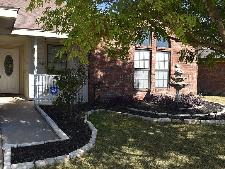 3905 Littlerock Dr — Photo 3