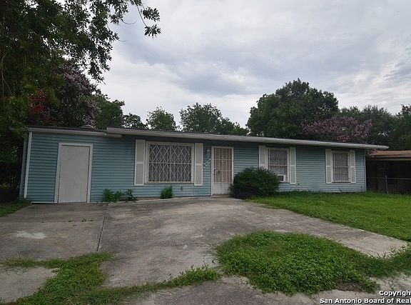 2nd image of 6019 Royal Valley St