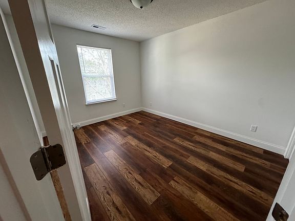 4th image of 621 Gateway Ct APT G