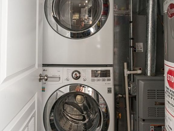 4th image of 3566 W Dickens Ave #2