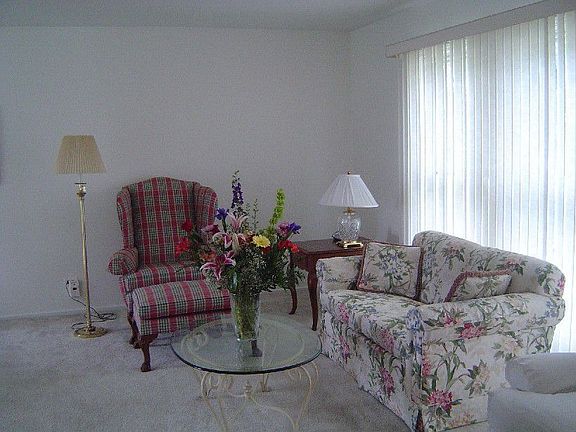 Neutrally painted LR