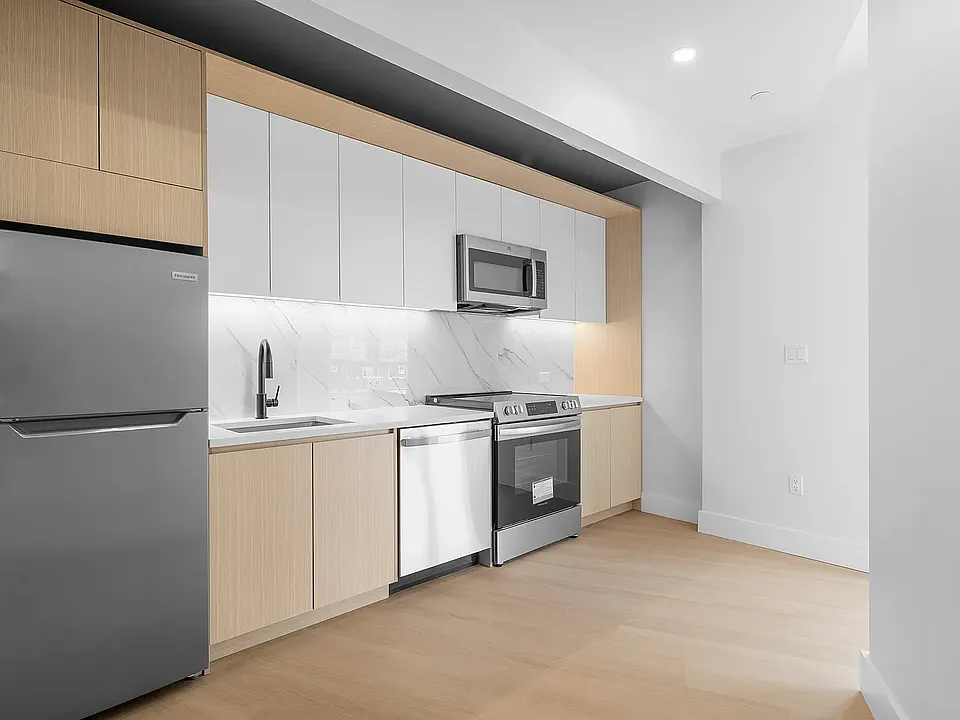 77-63 Vleigh Pl #218