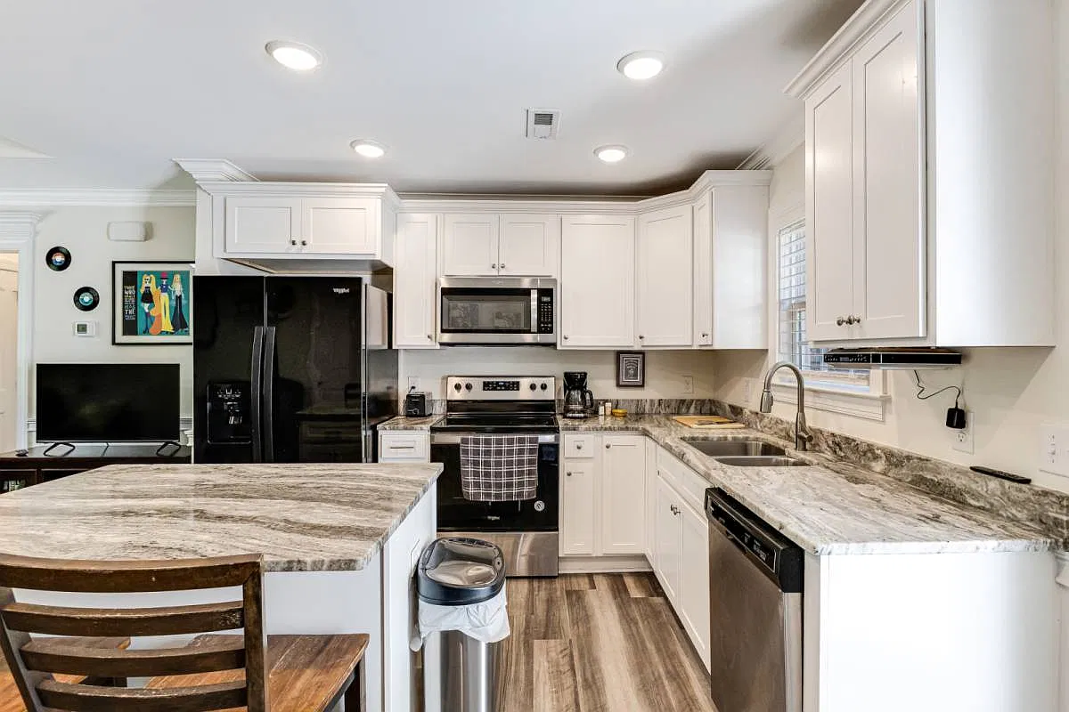 2 bed, 855 sqft, $2,500 — Photo 4