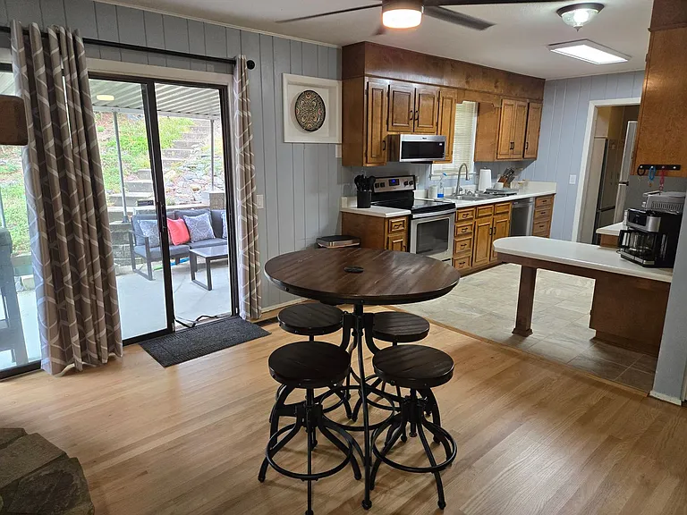 613 Westbury Dr — Photo 11