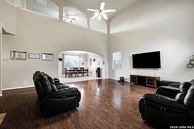 3 bed, 2.5 bath, 2282 sqft, $2,500 — Photo 3