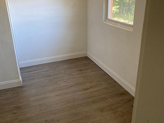 5th image of 1320 Parkwood St