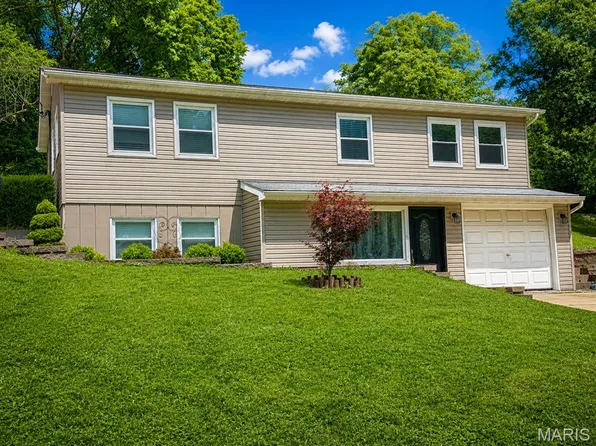 901 Olive St, New Haven, MO 63068