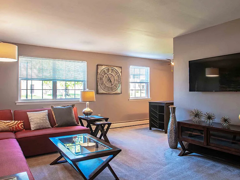 Camp Hill Plaza Apartment Homes — Photo 6