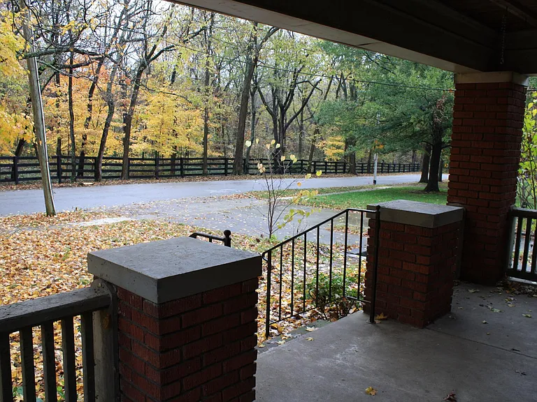 208 Shady Ln — Photo 14