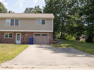 1 Rayes Dr, Hudson, NH 03051