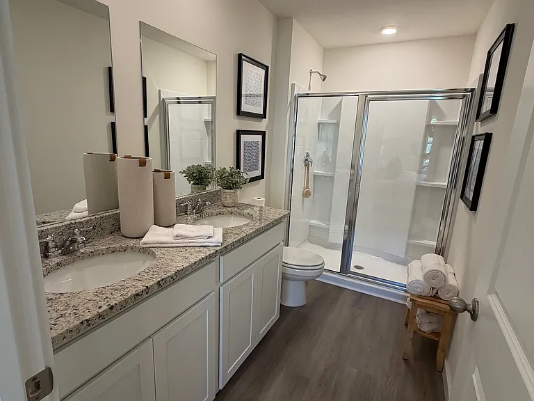 4035 Belcourt Dr NE — Photo 11