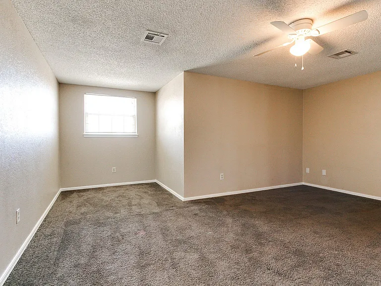8704 NW 86th Pl — Photo 45