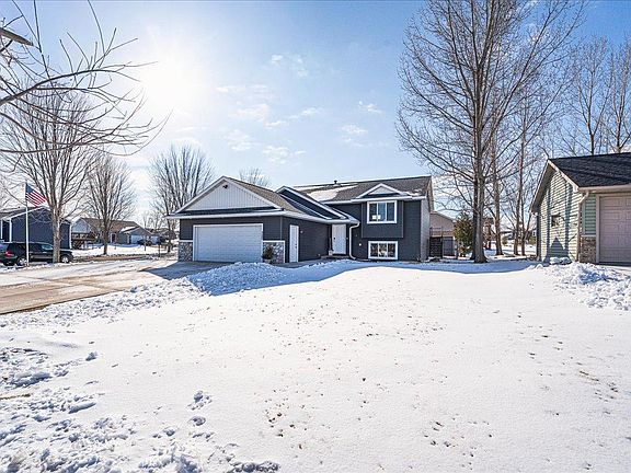 4th image of 320 Bluebill St