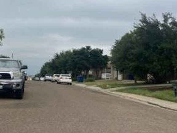 Exterior Neighborhood (street photo)