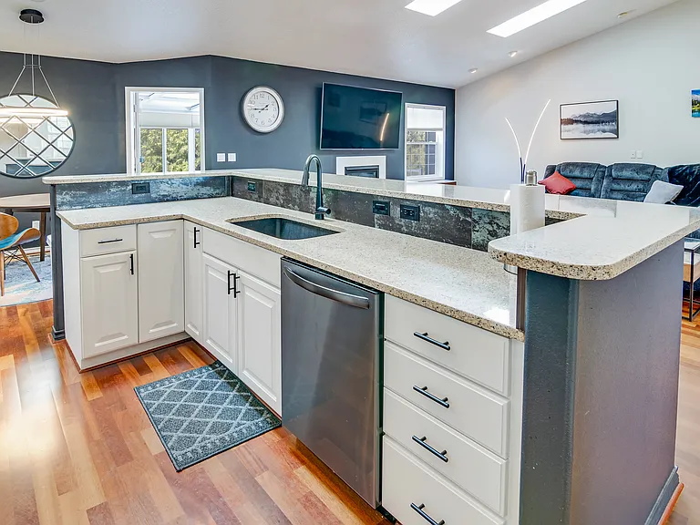 5529 NE Voyage Ave — Photo 10