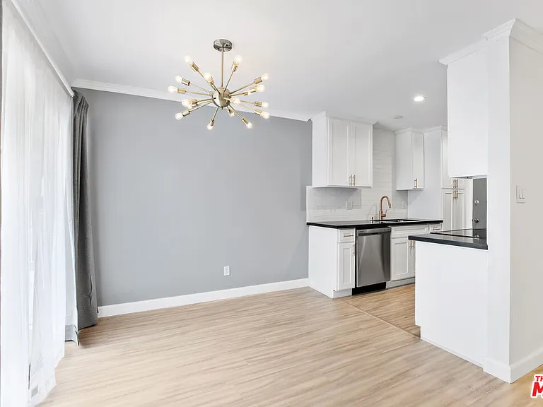 960 Larrabee St #214 — Photo 9