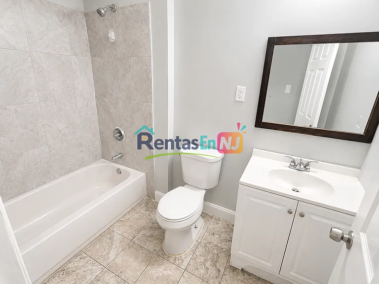 135 S Clinton St #1 — Photo 7