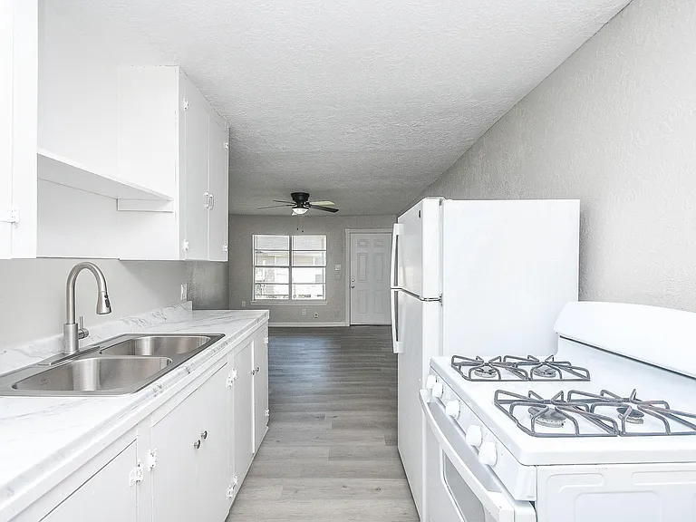 6024 Collingsworth St #2 — Photo 7