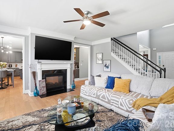 4th image of 5305 Radcliffe Dr