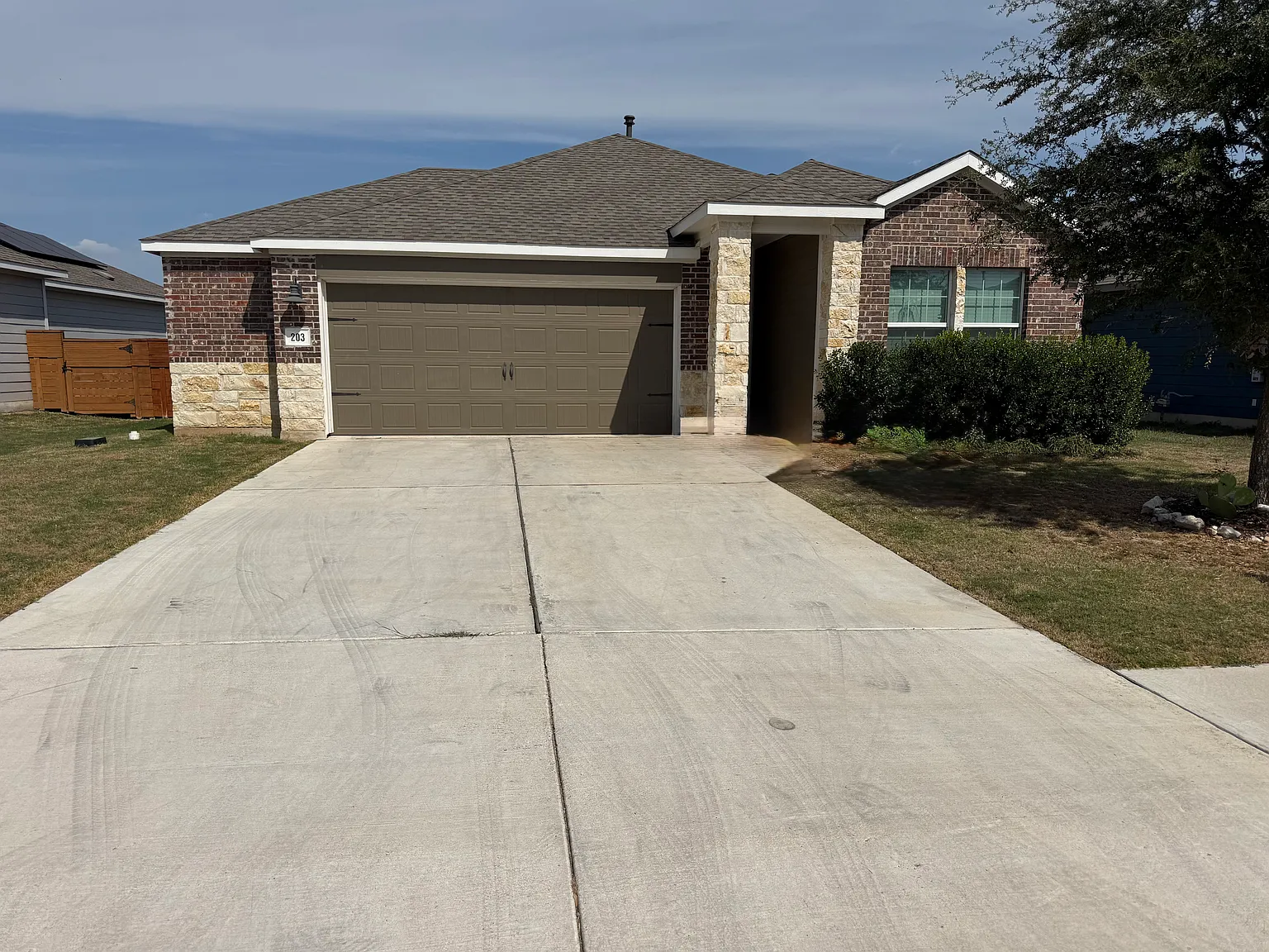 3 bed, 1913 sqft, $2,395 — Photo 1