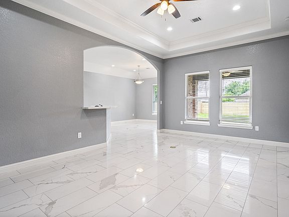 4th image of 703 Avenue J
