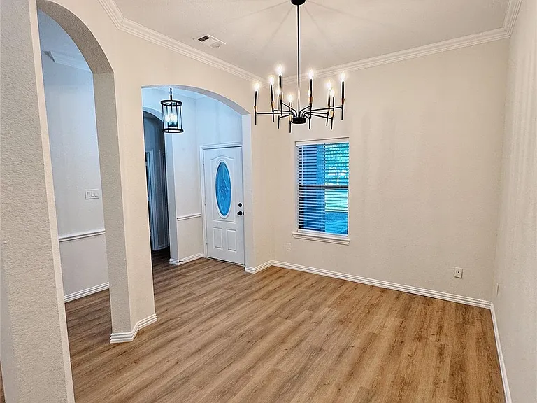 7504 Shasta Dr — Photo 3