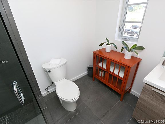 4th image of 1450 Meridian Ave #203