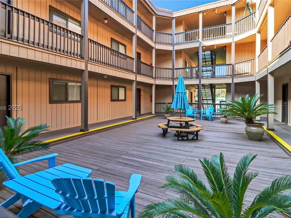 40 Folly Field Rd APT E20, Hilton Head Island, SC 29928