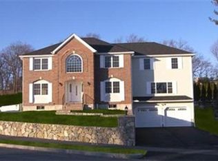 15 Matthew Ln, Waltham, MA 02452