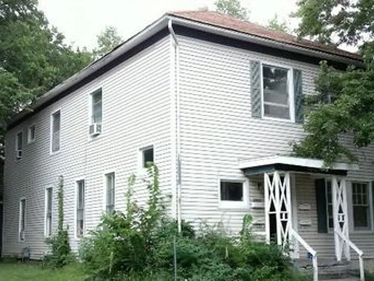 1032 C — Photo 1