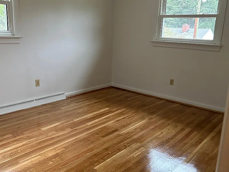 307 Crittenden Ln — Photo 12