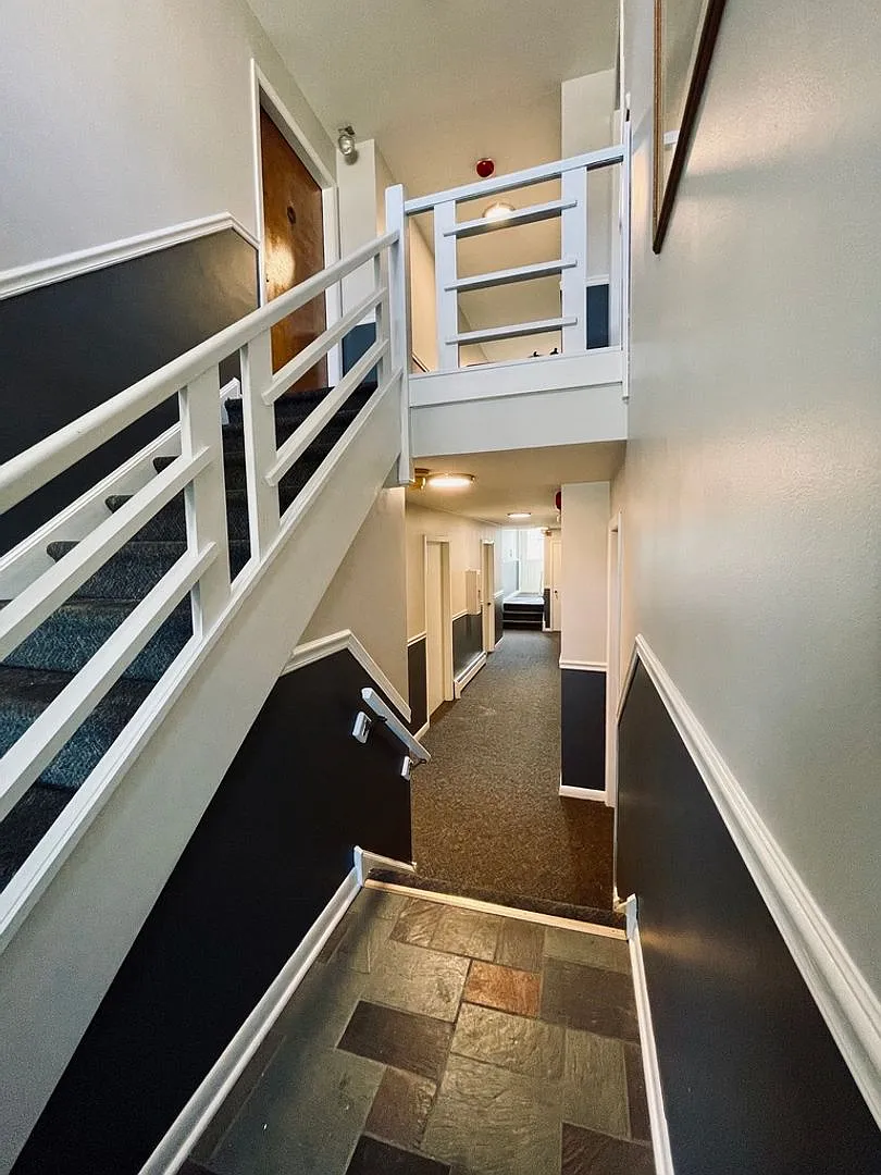 Colonial — Photo 4