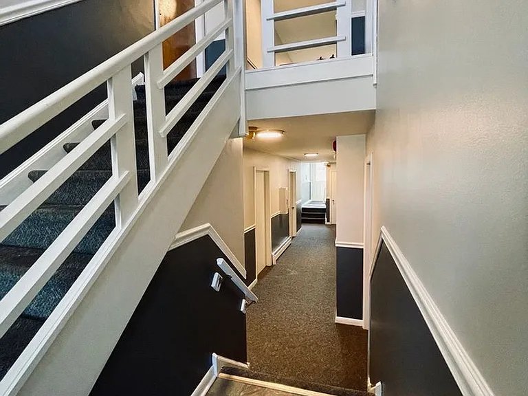Colonial — Photo 13