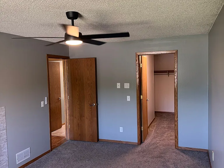 11139 Edgewood Cir N — Photo 19